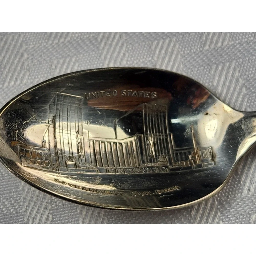 1939 New York World's Fair Silverplate spoon Government Building Collectible